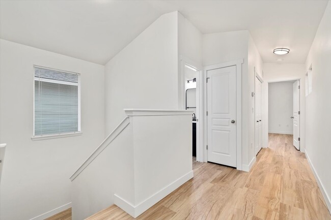 upstairs landing - 2917 W Lemhi St