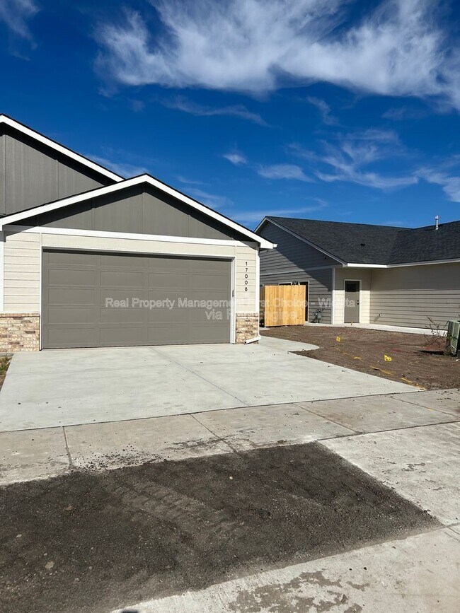 Building Photo - 17008 Kashmir St