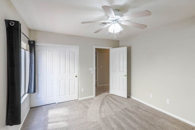 Building Photo - Single Story Northwest 3 Bedroom Pool Home