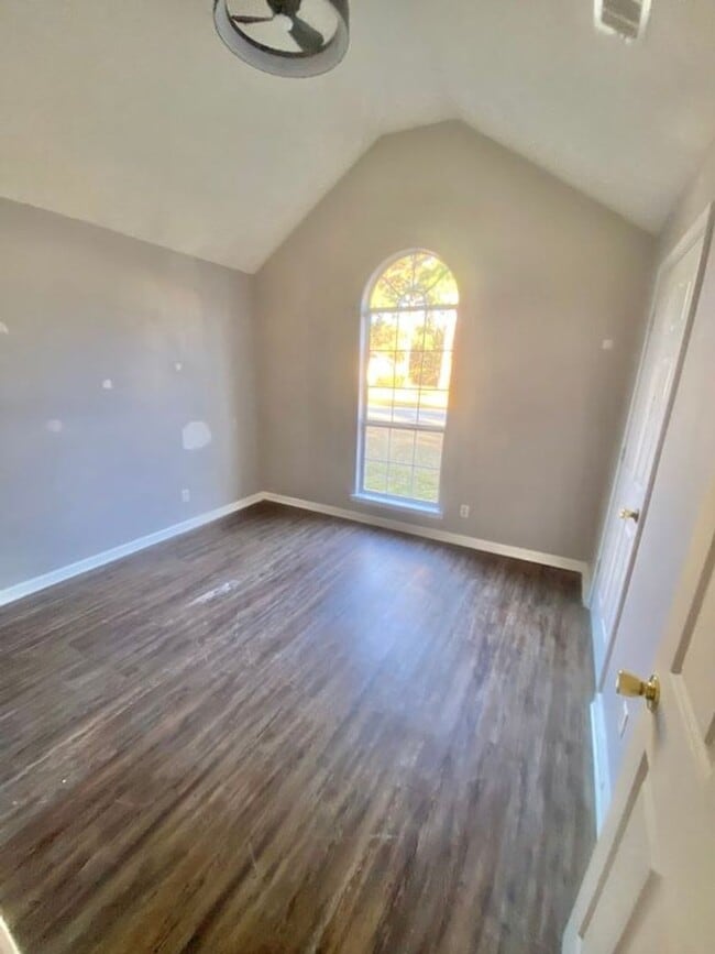 Building Photo - Brick Ranch styled home, located in the vibrant community of Pooler, GA