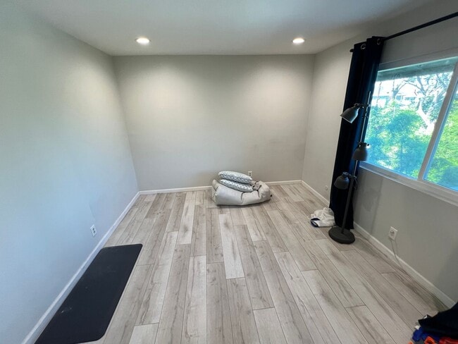 Building Photo - Beautifully Upgraded 5 Bed 4 Bath Orange Pool Home