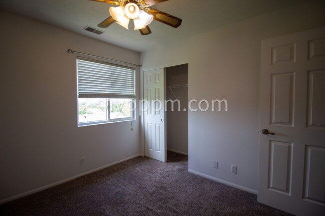 Building Photo - $1,022.50 Off Deposit! Spacious 2 Story ho...