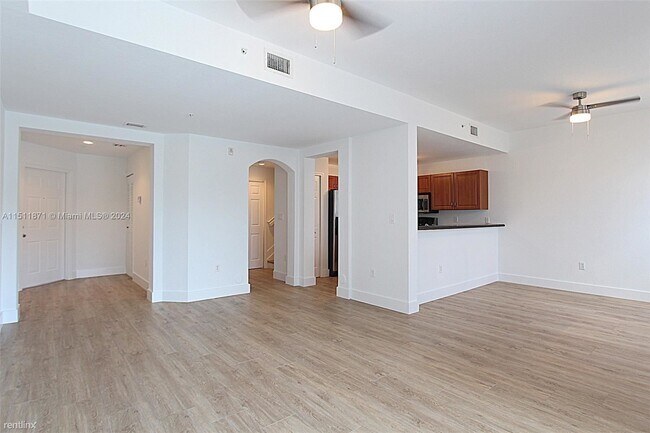 Building Photo - 3 br, 2.5 bath House - 11202 NW 83rd St Ap...