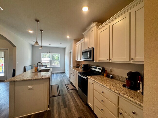 Building Photo - 9867 Shangri La West Rd