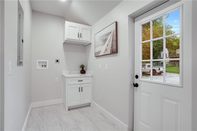 Building Photo - 319 S College Ave