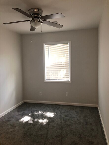 Building Photo - 16 Crestmont Dr