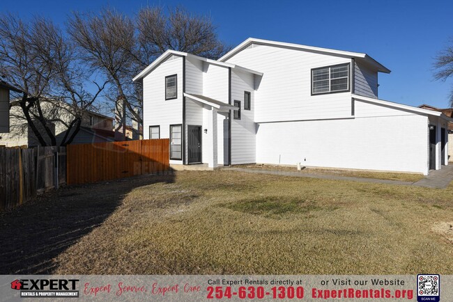 Building Photo - 1235 Royal Crest Dr