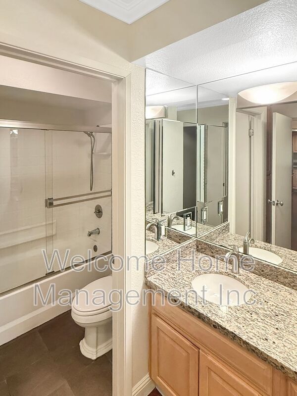 Building Photo - 2550 Oak Rd