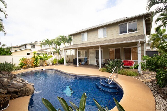 Building Photo - Stunning 4-Bedroom Home with Solar and Sal...