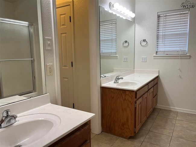 Building Photo - 5423 Flo Dr