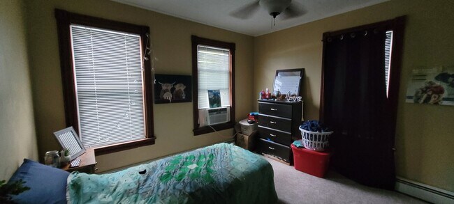 Building Photo - 4 Bedroom 1 bathroom home located in Leola PA
