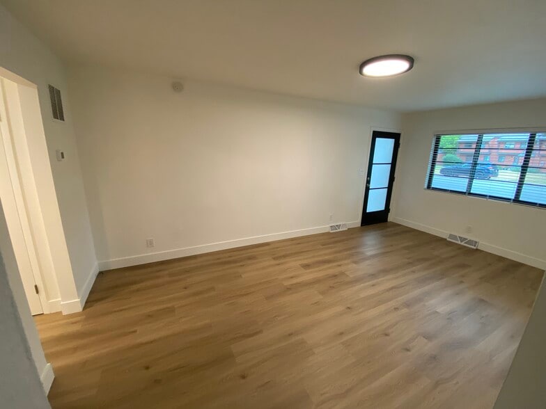 living rm from hall - 1108 Constitution Ave