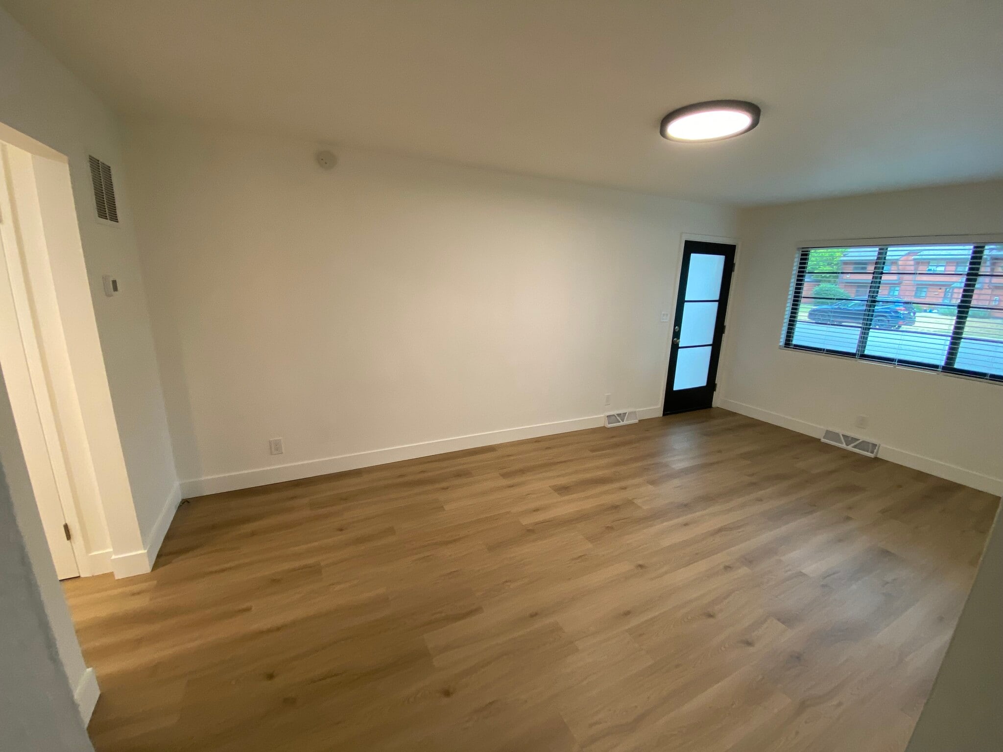 living rm from hall - 1108 Constitution Ave