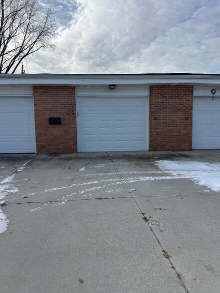 Building Photo - 1371 Shirley St