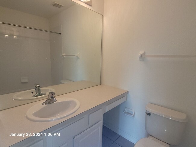 Building Photo - 2 bedroom, 2.5 bath townhouse