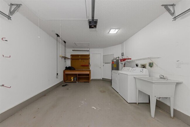 Building Photo - 3121 Beecher Dr E