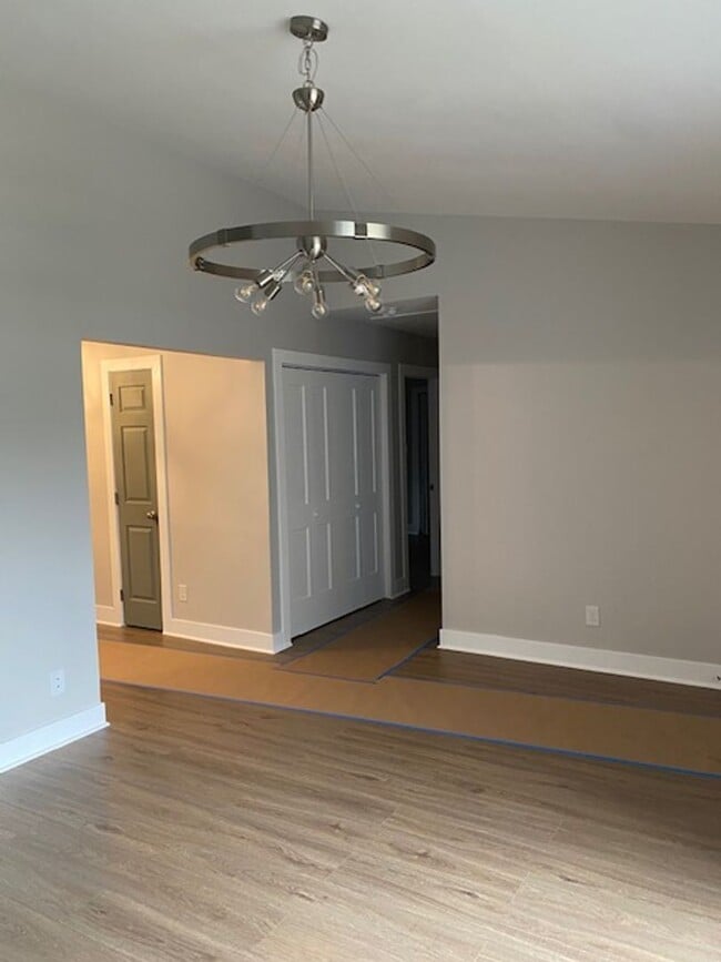 Building Photo - 575 Countrytown Dr