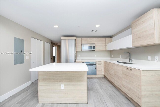 Building Photo - 16385 Biscayne Blvd