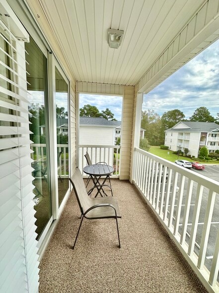 Building Photo - 1286 River Oaks Dr