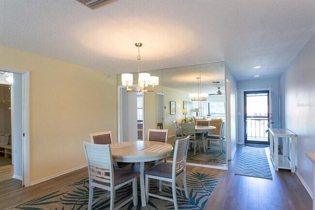 Building Photo - 5630 Golf Pointe Dr