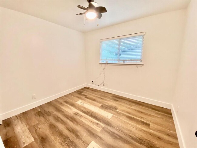 Building Photo - 7302 Shadywood Dr