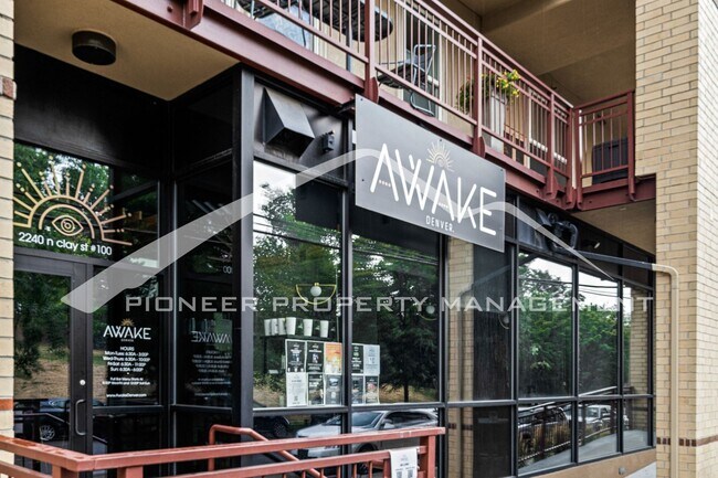 Building Photo - Gorgeous Condo with Mountain Views and Washer/Dryer