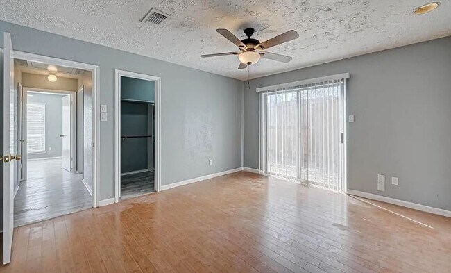 Building Photo - 3610 Vineyard Dr