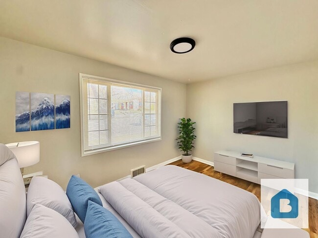 Building Photo - 449 Glen View Ct