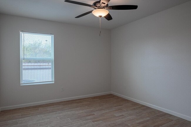 Building Photo - 105 Texas Dr