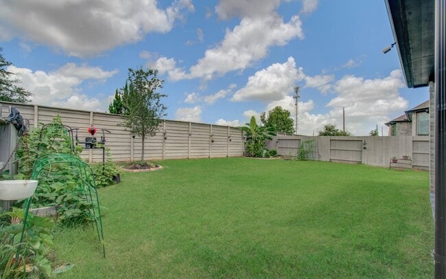 Building Photo - 4722 Crest Hill Dr