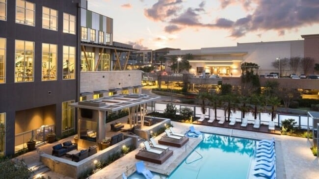Building Photo - 11721 Domain Blvd