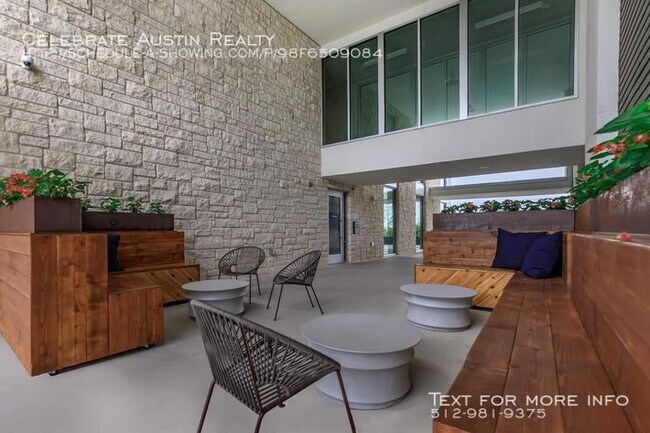 Building Photo - Edison