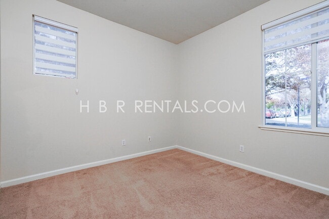 Building Photo - Wicklund Village: Charming 4-Bed Single St...