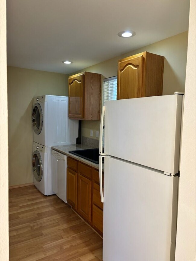 Building Photo - Short Term Lease Only, Charming 3 Bed, 1.5 Bath with Big Yard