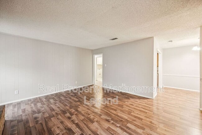 Building Photo - 8238 El Retiro Rd