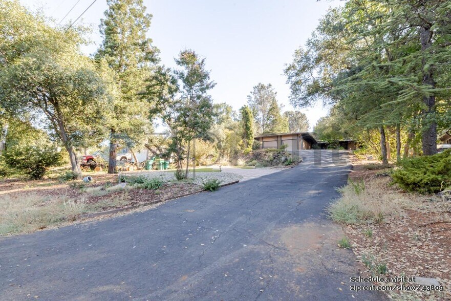 Building Photo - 3561 Castlebrook Rd