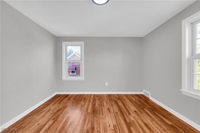 Building Photo - 21550 Miller Ave