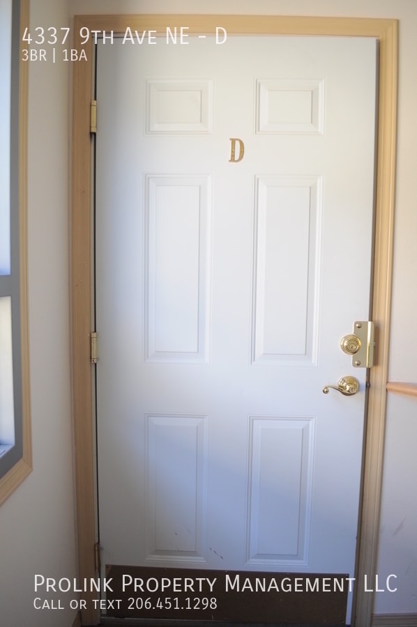 Building Photo - 4337 9th Ave NE