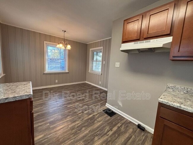 Building Photo - 1445 Southlyn Dr