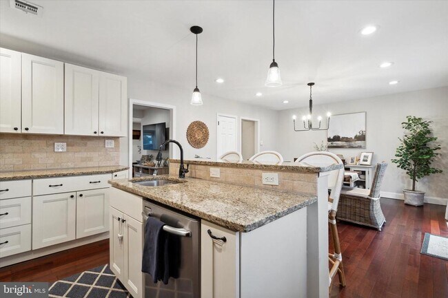 Building Photo - 206 Birch Dr