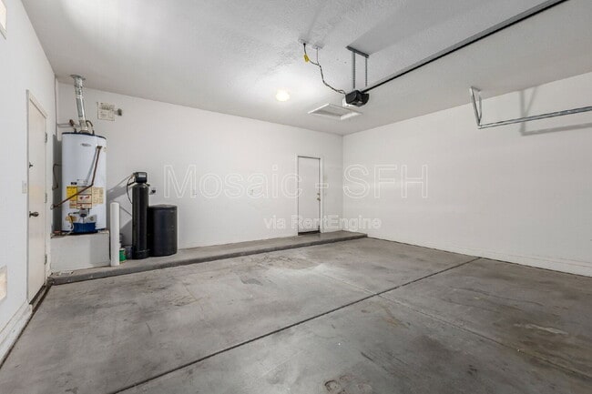 Building Photo - 18545 W Paseo Way