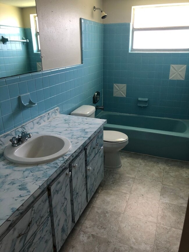 Building Photo - 3/2/1 RENTAL HOUSE IN THE RIVER PARK AREA.