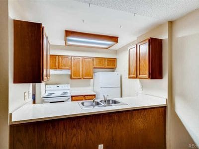 Building Photo - 14740 E Kentucky Dr