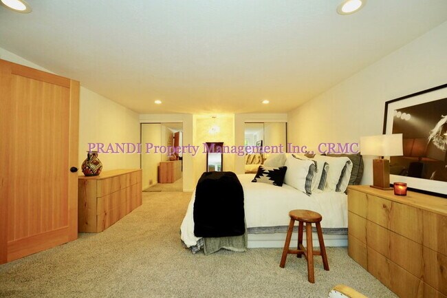 Building Photo - 22 Madrone Ct