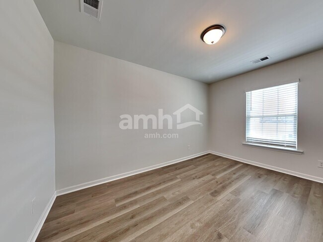 Building Photo - 517 Bush Dr