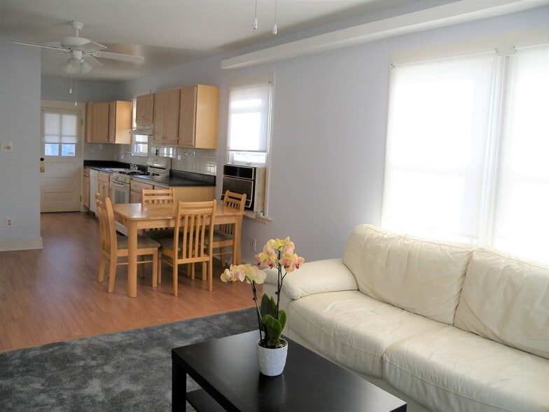 Dining area - 5138 9th St N