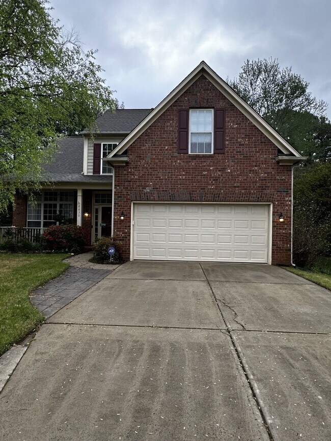 Building Photo - 8830 Fieldcroft Dr