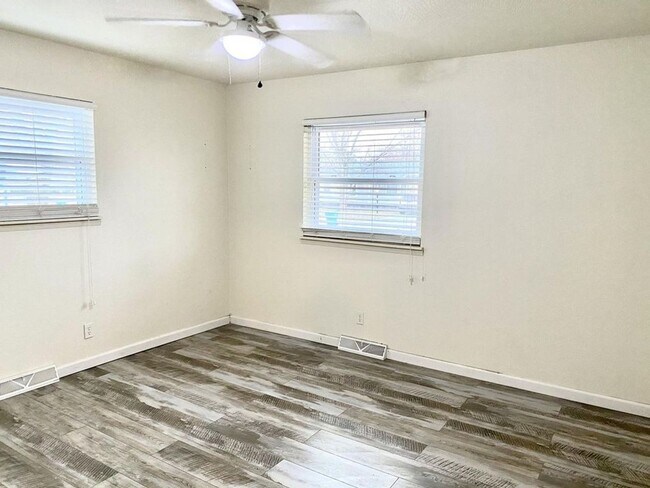Building Photo - 2400 S Nettleton Ave