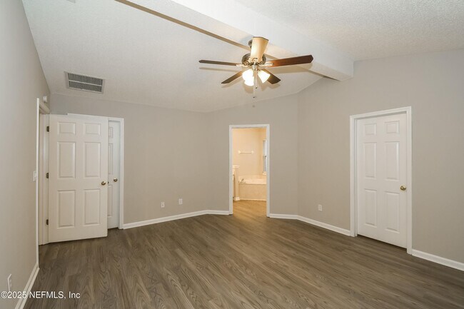 Building Photo - 14297 Fish Eagle Dr E