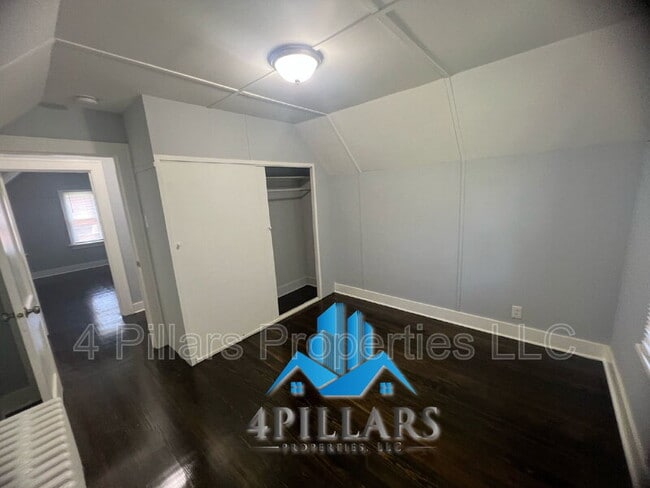 Building Photo - 106 Belden St